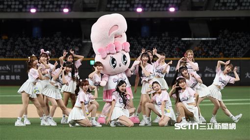 中職37年例行賽，中信兄弟「Be With You」主題日，週二吸引18977人湧進臺北大巨蛋，打破味全龍平日紀錄。（圖／記者劉彥池攝影）