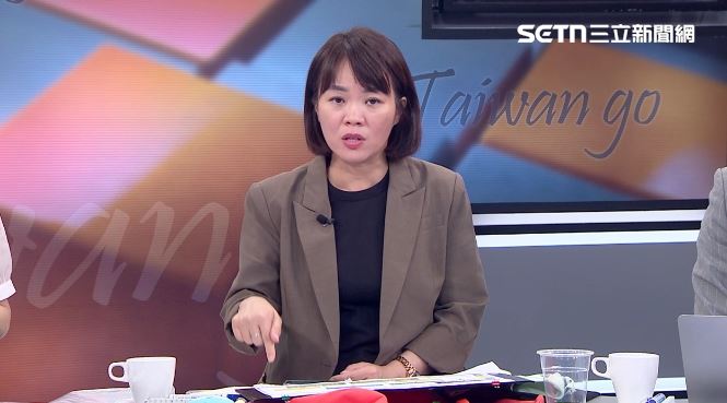 簡舒培痛批,翁曉玲做這種違規的事情卻砍國務機要費衝擊庇護工場,這情何以堪?號稱自己是中國人的立委卻砍台灣的預算、欺負台灣的弱勢團體、上節目罵台灣人、讓座車開上人行道欺負台灣的行人?「這真的莫名其妙」。(圖/翻攝畫面)