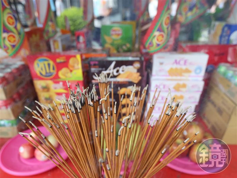 營養師提醒,中元普渡供品若長時間放置室外,容易影響口感,甚至因高溫而變質。(本刊資料照)