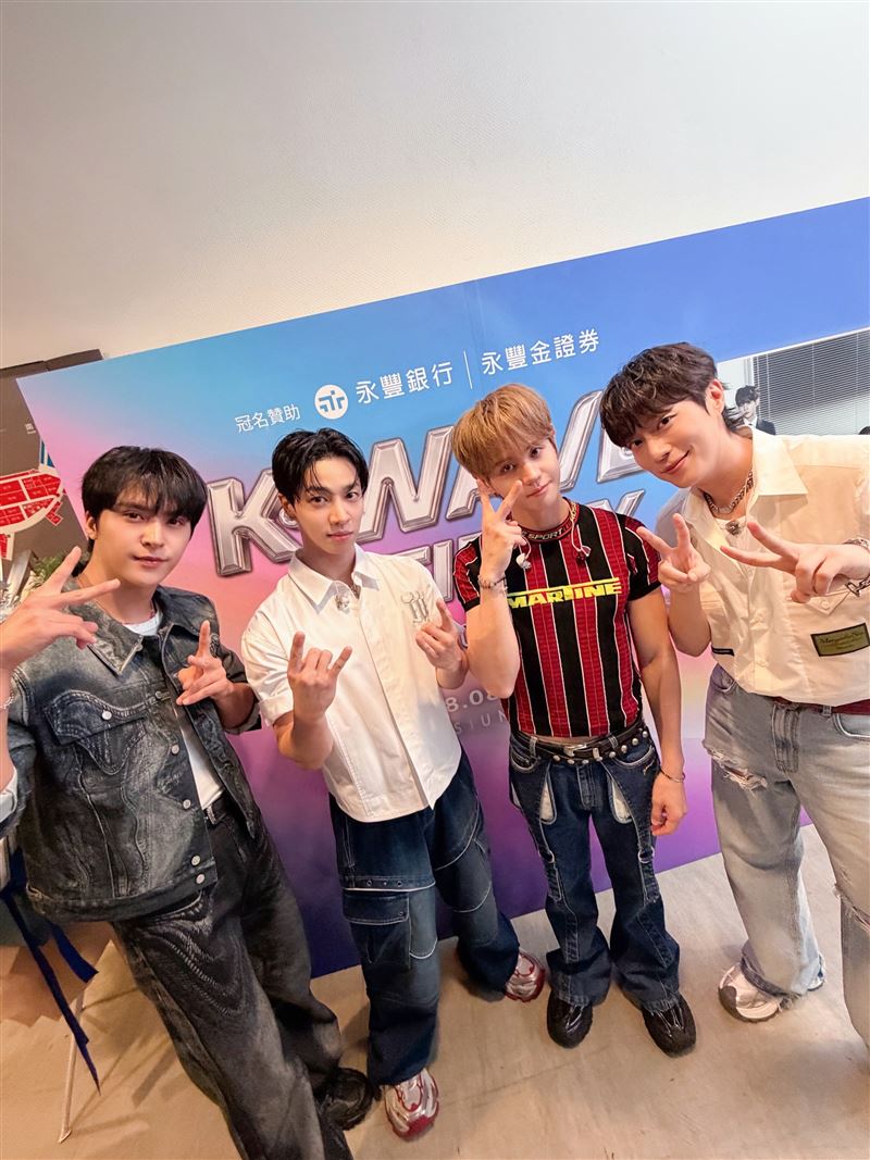 HIGHLIGHT壓軸登上月初在高雄巨蛋的「K-WAVE INFINITY」韓流演唱會演出。（圖／翻攝自IG @highlight_auent）