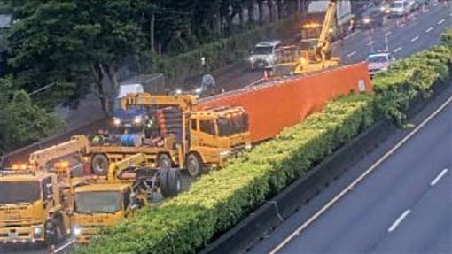 新／塞爆！國道嚴重車禍事故…占全線車道