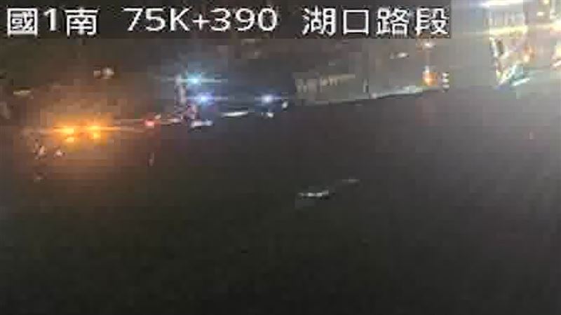 第一起車禍發生在,清晨3時許,國道一號北向75.5公里處。(圖/翻攝自高公局官網)