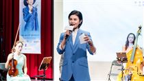 跑廟會獨扛家計　朱海君合體NONO低調用餐