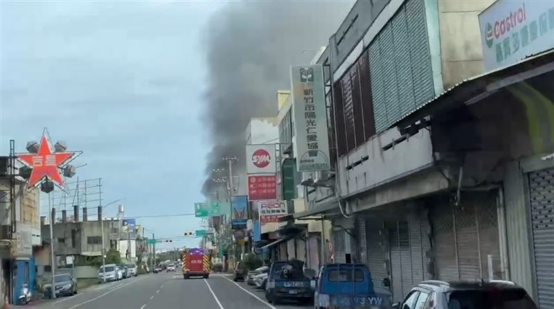 新／竹市民宅頂加火警　2人受困2樓搶救