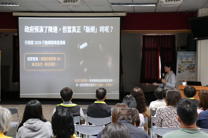 「貢丸網」團隊看見地方通訊備援需求,提出計畫展開實際行動。圖為隊長鄭富方。(圖/台南市政府提供)