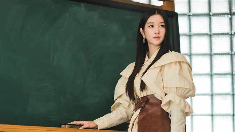 女神形象大翻車！爆學歷爭議代言戲約換角
