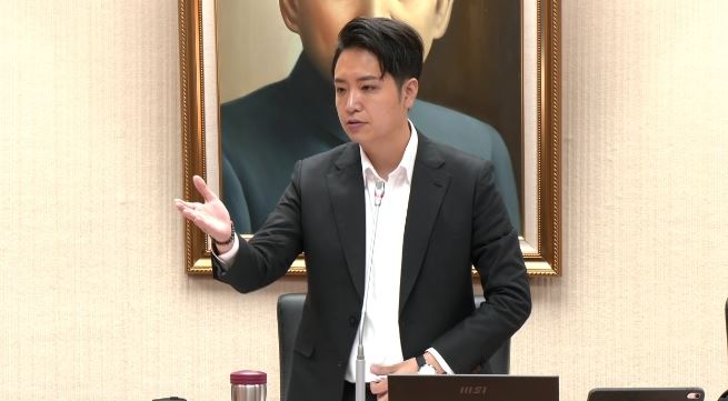 電競基本法沒有共識,綠營提案全數保留,在人數優勢下通過提案,開會僅64分鐘就散會。(圖/翻攝畫面)