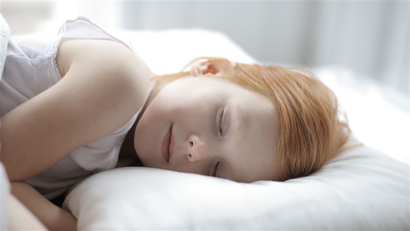 週末補眠越補越累　醫警：睡太多恐傷大腦