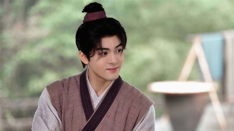 曾舜晞《田耕紀》飾演的關鍵角色「沈諾」幫助「連蔓兒」過關斬將。（圖／中天娛樂台提供）