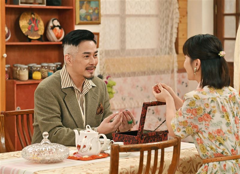 林健寰一開始是以優雅的地方仕紳形象出現劇中。（圖／台視提供）