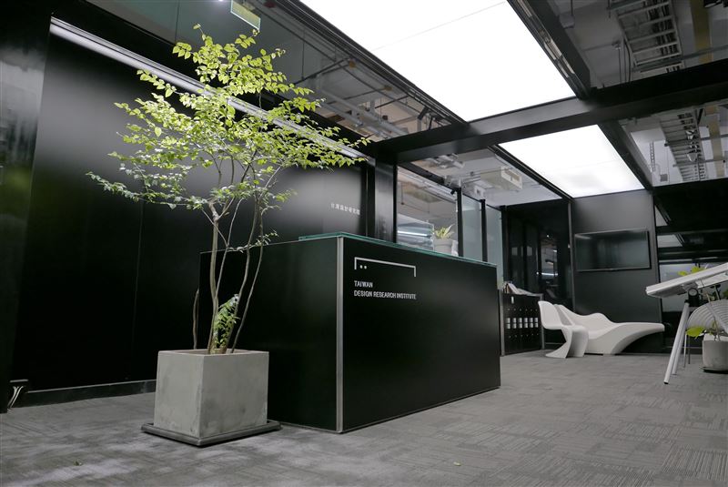 森聚場為臺灣設計研究院規劃植栽布置,透過簡約綠意融入現代空間,展現自然與設計共存的美學