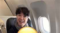 男星女兒哭鬧「下機又登機」害延誤道歉了