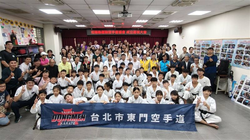 為陪87歲母親提早退休 「空手道12連霸教頭」胡石倡海返花蓮傳承武道