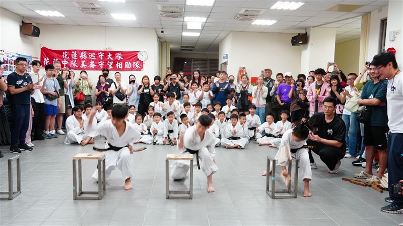 為陪87歲母親提早退休 「空手道12連霸教頭」胡石倡海返花蓮傳承武道