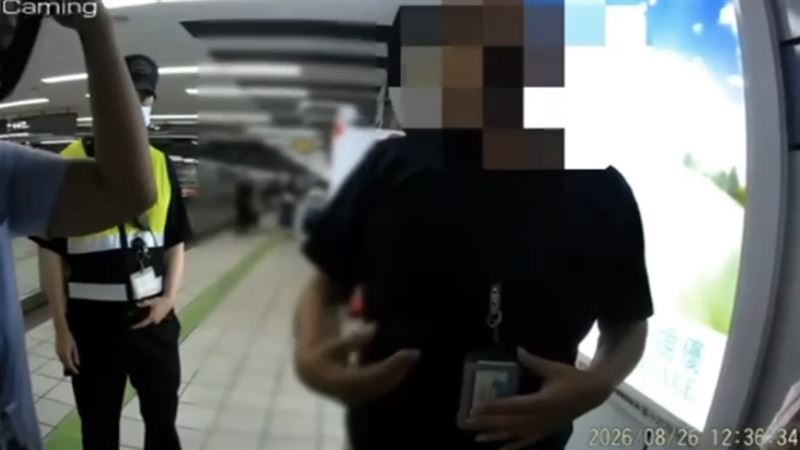 北捷坐地充電遭勸！他罵站長：妳誰啊？