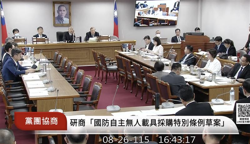 韓國瑜表示,本會期全體委員與議事人員非常辛苦,尤其八月份包括預算案、修憲公聽會、議案表決等天天在開會。(圖/翻攝自國會頻道)