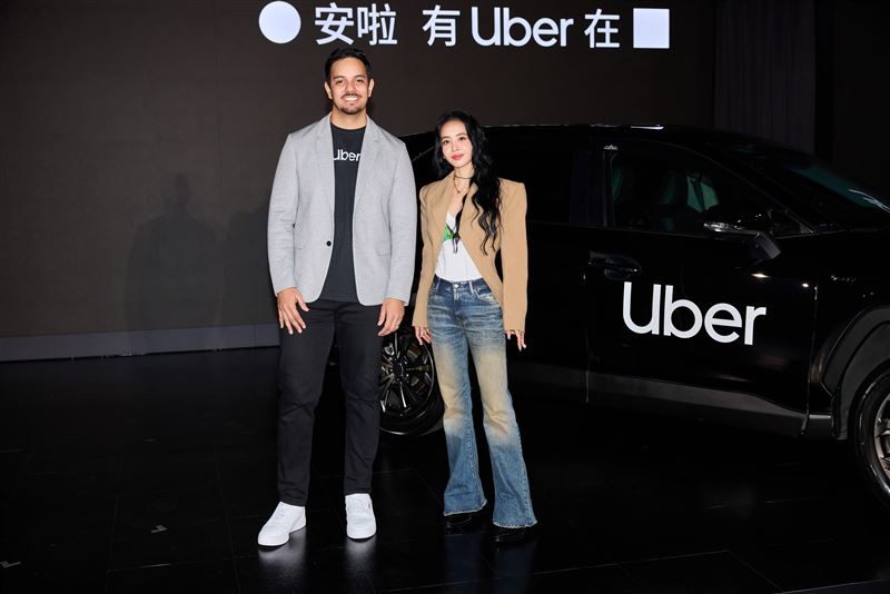 Uber台灣總經理莫德安(Cesar Molina Leguia)分享深耕台灣13年來的重大里程碑,並宣布天后蔡依林擔任2026年年度品牌代言人。(圖/Uber提供)