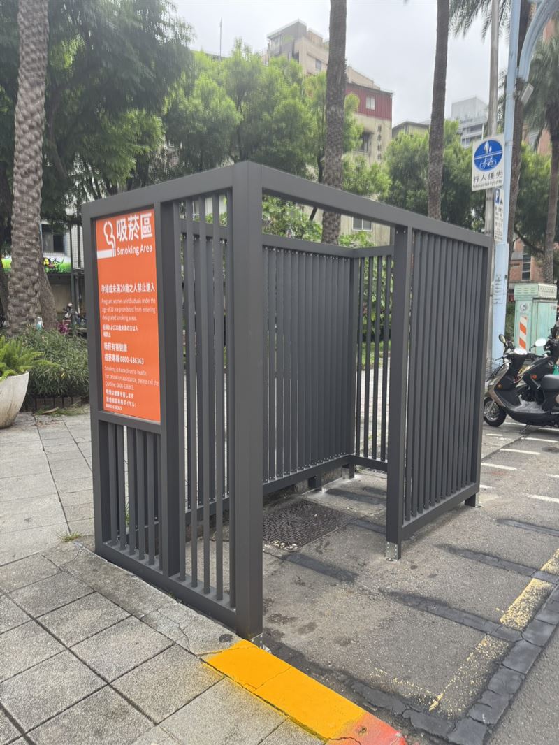 萬華華西街夜市附近,也有「露天監獄」吸煙區。(圖/翻攝自台北吸菸區地圖)