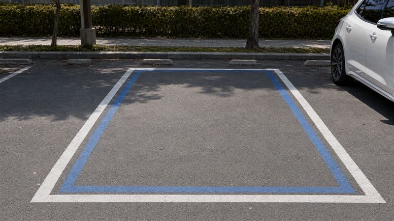 路邊「藍白停車格」怎麼停？違規恐罰1200