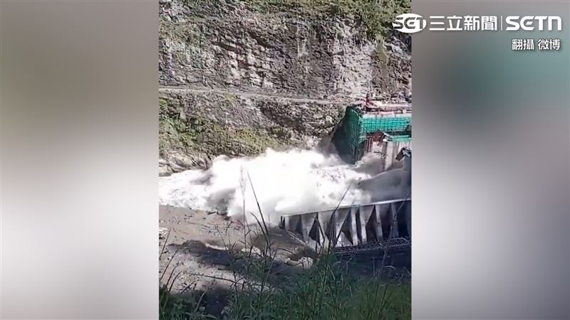 除庫馬爾外,目前已有超過114名獲救傷者被陸續送往醫院接受治療。(圖/翻攝自微博)