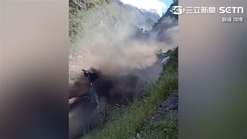 西藏庫馬爾回憶,當下自己開始往前跑,接著一道由泥沙與河水組成的水牆像地震一樣直衝而下(圖/翻攝自微博)