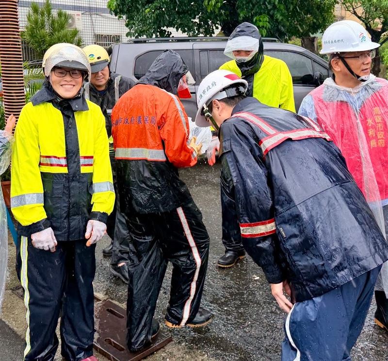 陳其邁坦言高雄度過這次大豪雨真的相當不容易，也感謝各方及時伸出援手度過難關。（圖／翻攝陳其邁臉書）