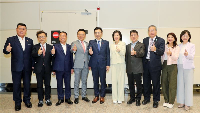 江啟臣率團返台　3提案獲APPU通過