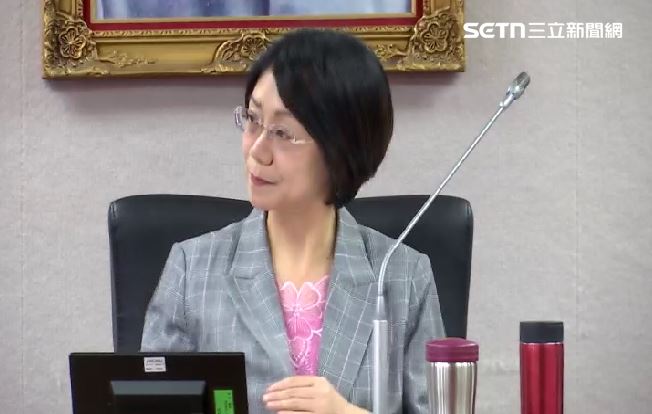 國民黨立委翁曉玲凍刪國務機要費,影響弱勢中秋禮盒