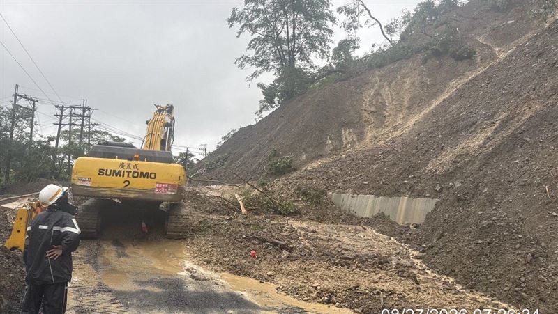 新／南橫公路驚傳邊坡坍方！雙向無法通行