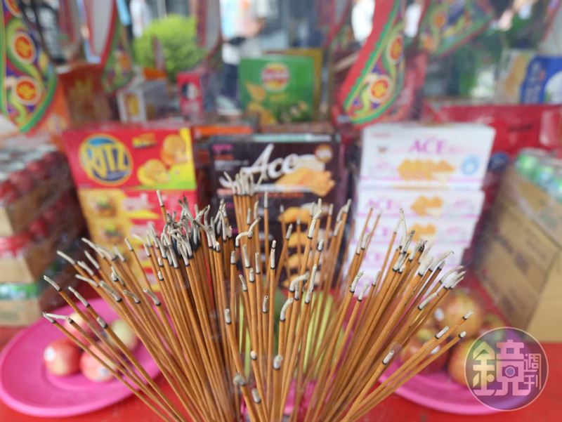 今天是農曆七月十五日中元節,傳統上是祭拜祖先及無主孤魂「好兄弟」慎終追遠的日子。(圖/鏡週刊)