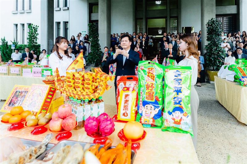 外交部中元普渡,邀各國使節一起參與(圖/翻攝自林佳龍臉書)