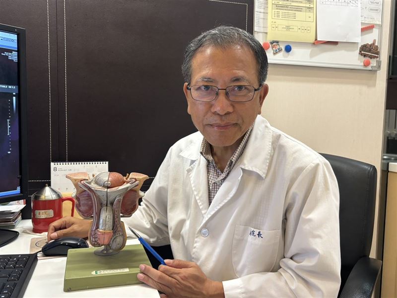 林儒廷醫師表示，包皮過長者，被包皮覆蓋的區域會較為潮濕，形成一個菜花喜歡生長的區域。（圖／書田診所提供）