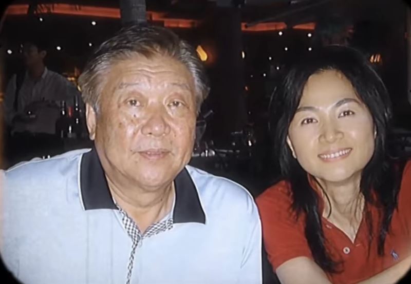 鳳飛飛於當紅之際嫁給了香港商人趙宏琦,婚姻幸福美滿。(圖/翻攝自環球音樂youtube)