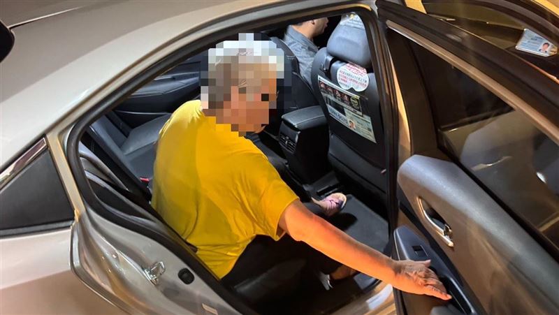 北市婦迷路無助坐路邊！暖警1舉動超霸氣