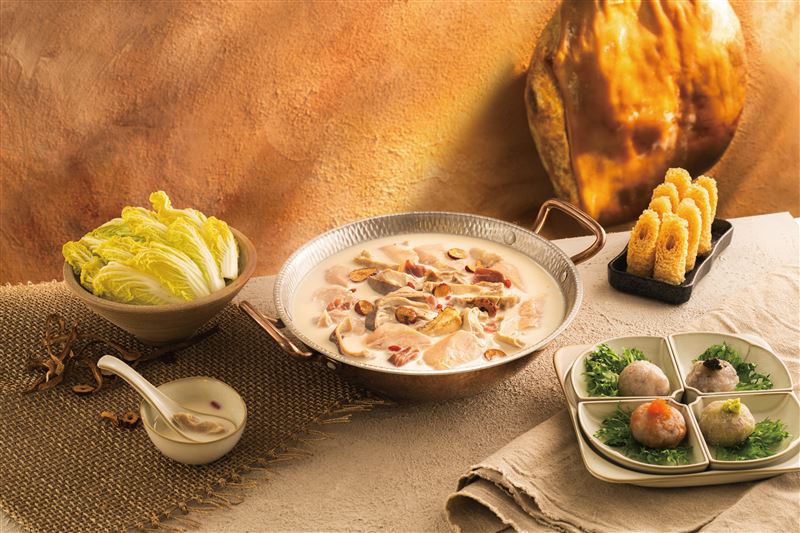 「撈王」全新鍋物料理登場。(圖/統一時代百貨提供)