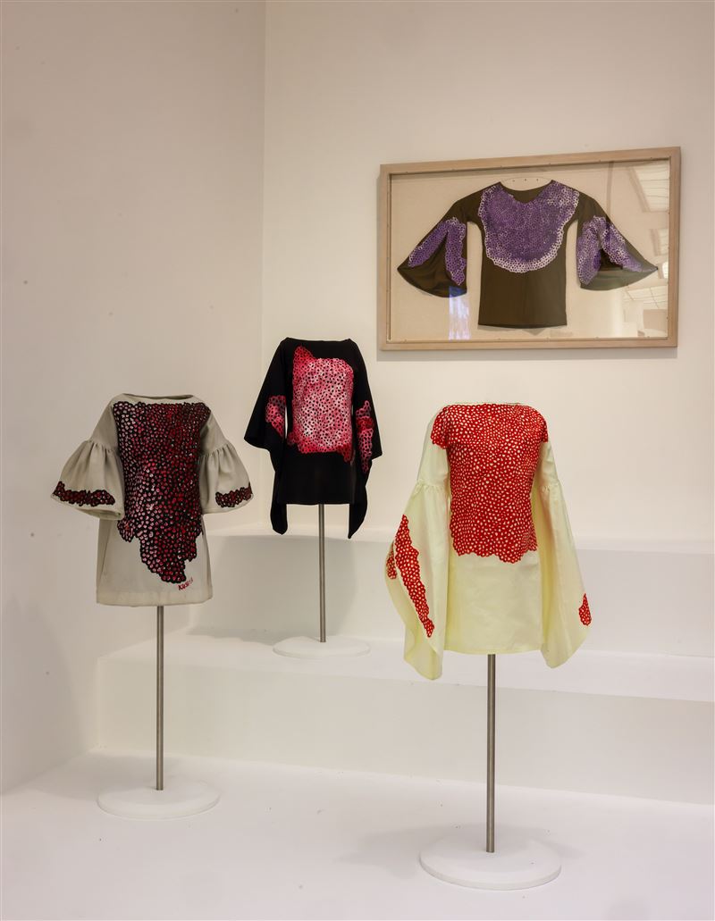 草間彌生(Kusama Yayoi)創作出無數經典作品。(圖/翻攝自IG @yayoikusamamuseum)