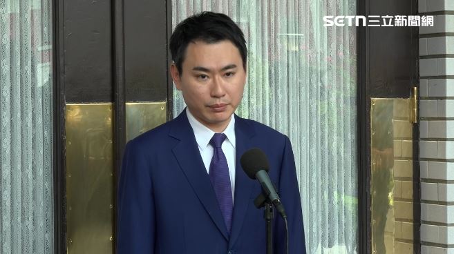 陳冠廷表示,國民黨在無人載具條例的共 2400 億、每年400億其實是在設置上限,有點干涉行政權。不如讓公務預算由國防部自己掌控和分配,甚至會更好。(圖/翻攝畫面)