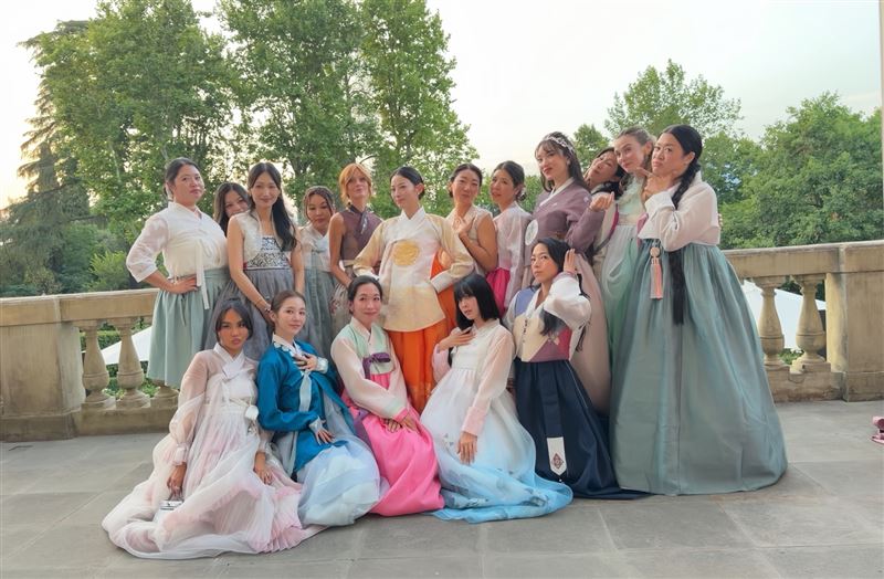 尹恩惠表示婚禮的服裝都是參考指定主題發想。(圖/翻攝自IG @y1003_grace)