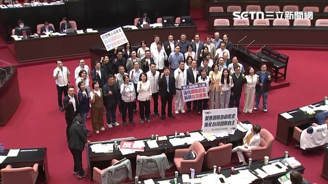 立法院會今(27)日三讀通過「強化國防自主暨無人載具產業發展條例」,行政院版本則闖關失敗。(圖/翻攝畫面)
