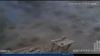 尼泊爾水灌隧道　他爬過屍海慘接連夢亡者