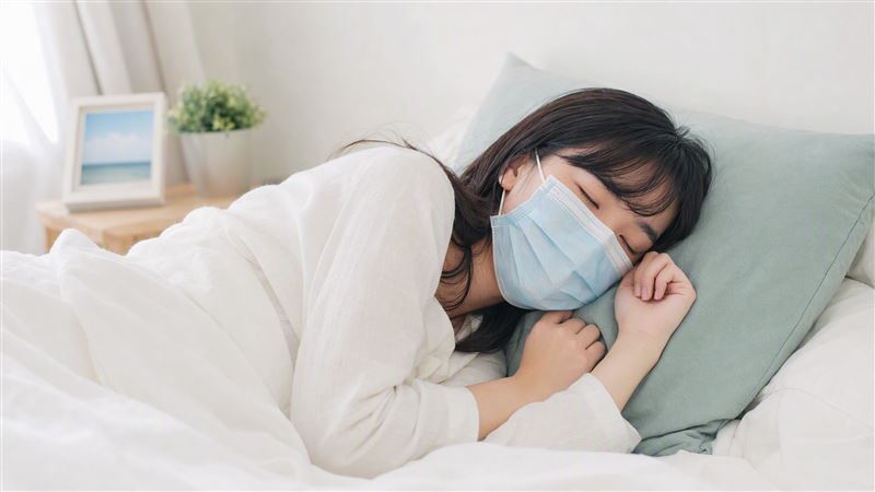 戴口罩睡覺防新冠？醫揭2狀況 防護力沒了