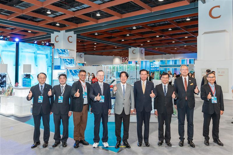 台灣永續能源研究基金會董事長簡又新於2026第五屆亞太永續博覽會開幕式發表演講，提出「ESG 2.0」趨勢，期盼從「科技台灣、民主台灣」走向「永續台灣」