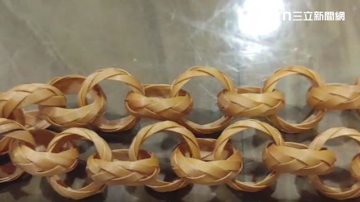 製作這一條項鍊要超過一個月