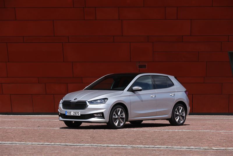 Škoda Fabia率先接軌2027年式,全面升級疲勞監測與駕駛注意力提醒警示系統,為都會移動帶來更完整的安全防護。(車型示意)。(圖/Škoda提供)