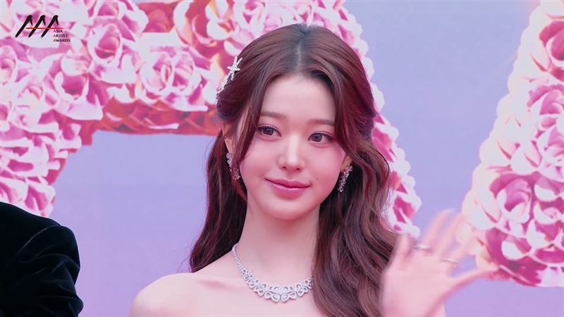 林志玲當年橫掃全台的火紅程度，完全不輸給當前韓國紅透半邊天的頂級女星張員瑛。（圖／翻攝自LINE TV）