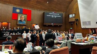 藍白為何過無人機條例？綠委：向中共交代