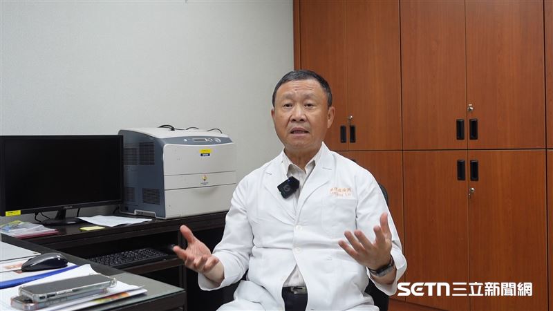 談及台灣現今嚴重的少子化問題對顱顏醫療帶來的影響，羅綸洲坦言，隨著出生人口減少，加上產前診斷進步，顱顏患者人數確實逐漸下降。但他也強調，手術量減少不全然是壞事，另一個重要原因其實是醫療技術不斷進步，讓孩子接受一次治療就能有更好的效果，不必再像過去一樣，在成長過程中反覆接受多次修補手術。（圖／記者張雅筑攝）