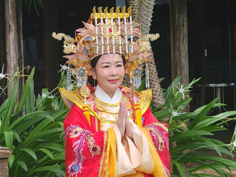 張秀卿在《戲說台灣》中飾演白沙屯媽祖。(圖/翻攝自張秀卿粉絲團臉書)