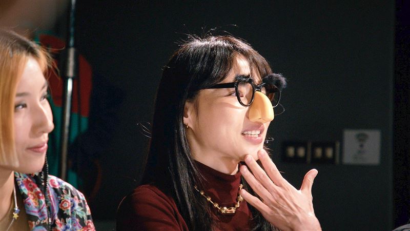 宅女小紅毒舌開嗆「不想看大叔跳舞」。(圖／寰宇龍虎豹提供）