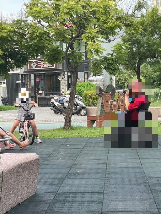 彰化鹿港兒童公園出現一名男子拿單眼相機專拍小女生,引發家長擔憂。(圖/翻攝自我愛鹿港小鎮臉書)